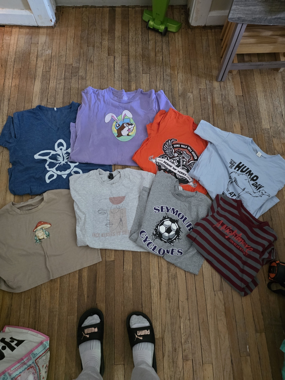 8 Assorted Women's/Juniors Graphic T-Shirts - Randomness!!!!